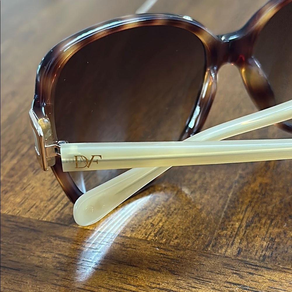 Tortoise Shell Sunglasses - Picture 5 of 5